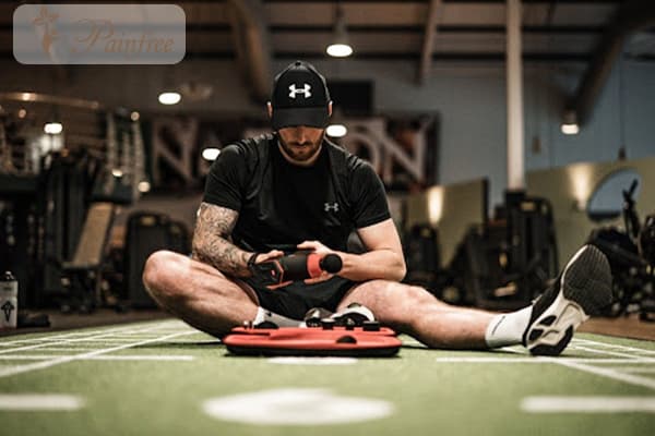 ماساژور لرزشی یا ماساژ سنتی؟ برای ریکاوری کدام بهتر است